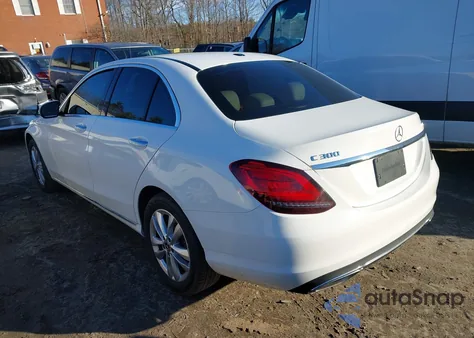 2019 Mercedes-Benz C 300 4Matic z USA, uszkodzony, nr VIN WDDWF8EB6KR456039